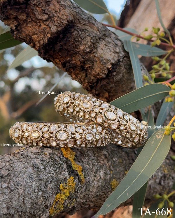 Filigree Lattice Oval Kundan Openable Kangan