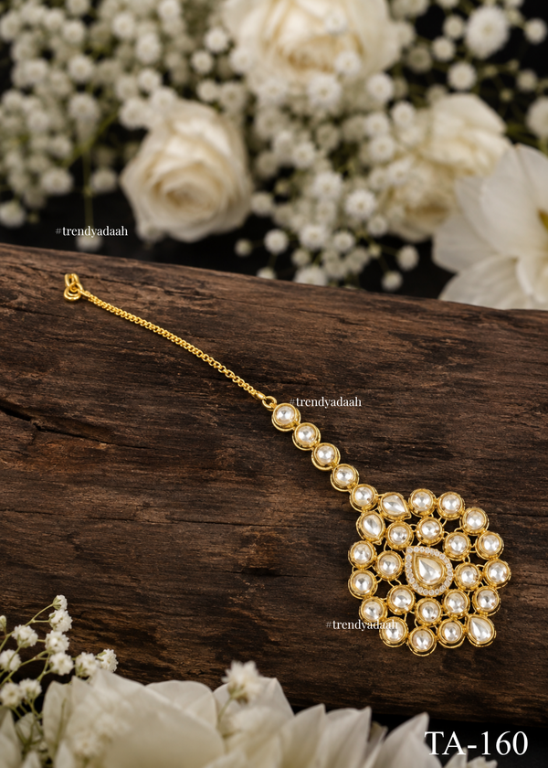 Teardrop Core Floral Medallion Kundan Maang Tikka