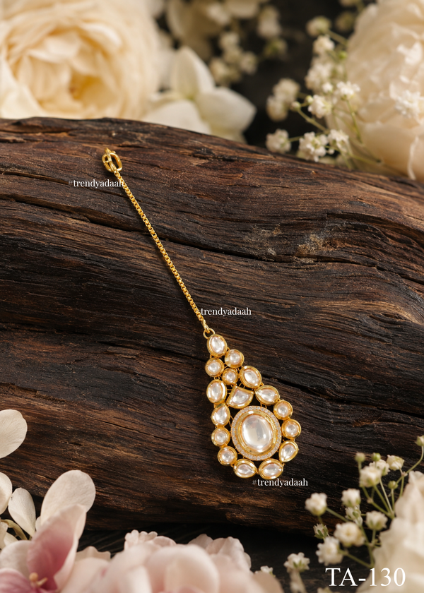 Oval Halo Teardrop Kundan Maang Tikka
