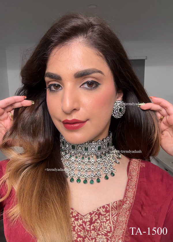 Velora Choker