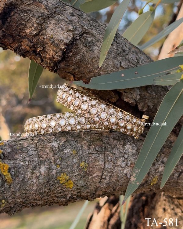 Cluster Oval Kundan Statement Kangan Bangles