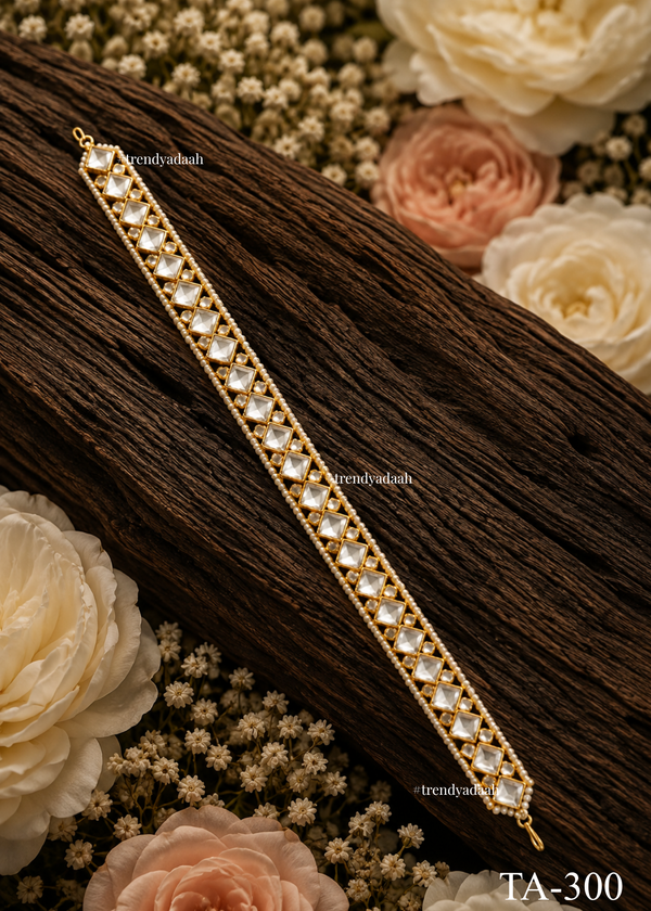 Diamond-Cut Paachi Kundan Sheeshphool