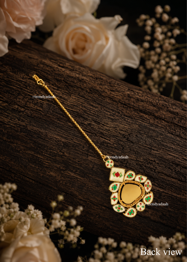 Contemporary Shield Cut Kundan Maang Tikka