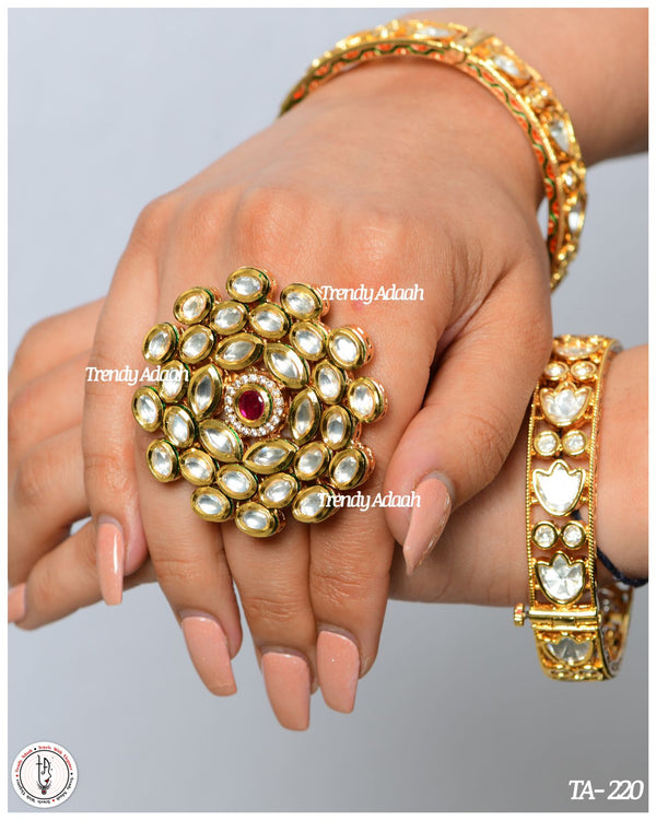 Gulnar Kundan Angoohi